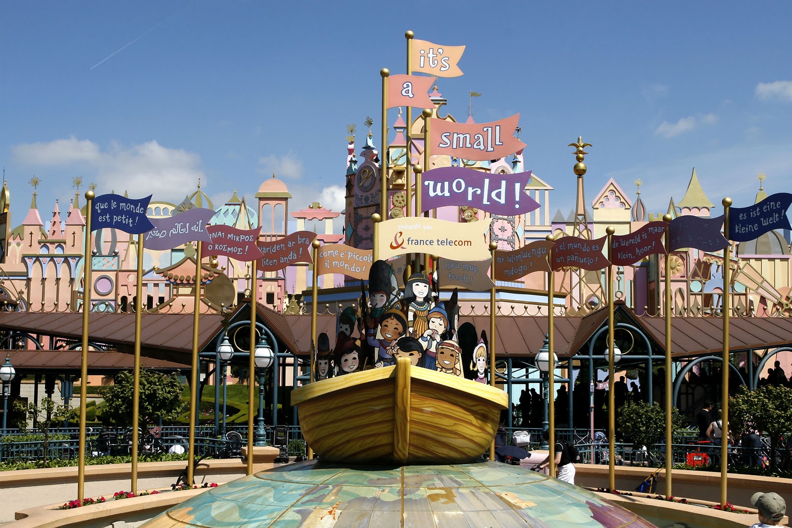 Disney || Where Dreams Come True  It's_a_small_world_Disneyland_Paris